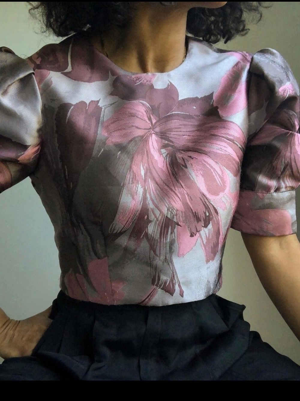 Vintage Pink Floral Puff-Sleeve Blouse on Gray